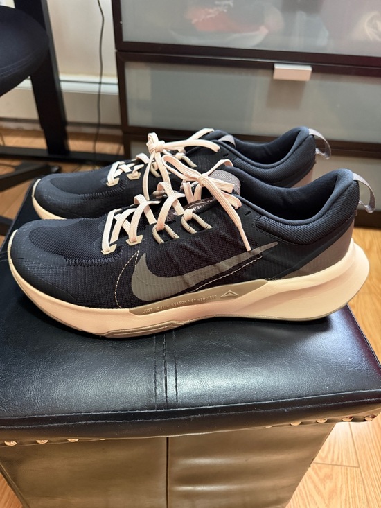 Nike Trail Jupiter Men’s Black Athletic Shoes with Light Pink Accents main image 5